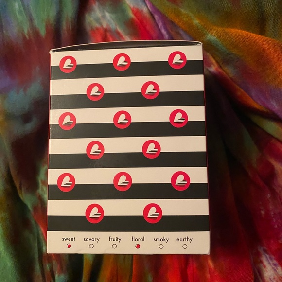 Sephora x Literie 9 oz Hearts Not Hate Candle - Picture 4 of 9